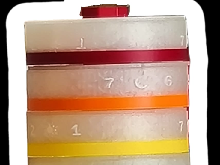 Round pill box with 7 compartments, stackable