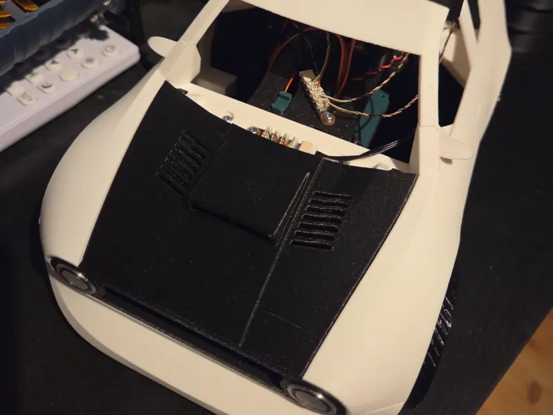 Custom hood for the 4WD Cyberbrick Car by Wuguigui