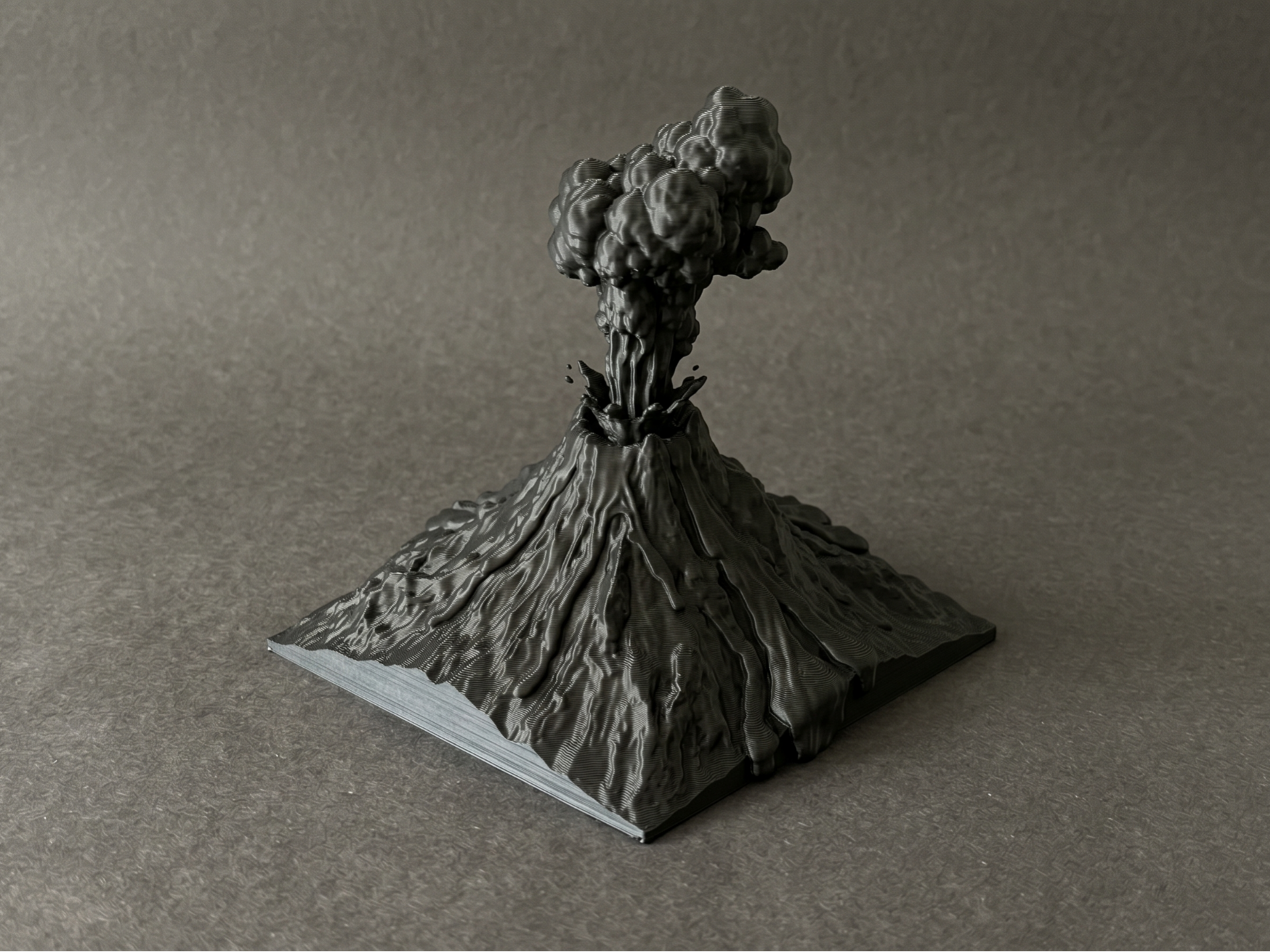 Volcano Erupting – Dynamic Smoke and Lava Sculptur