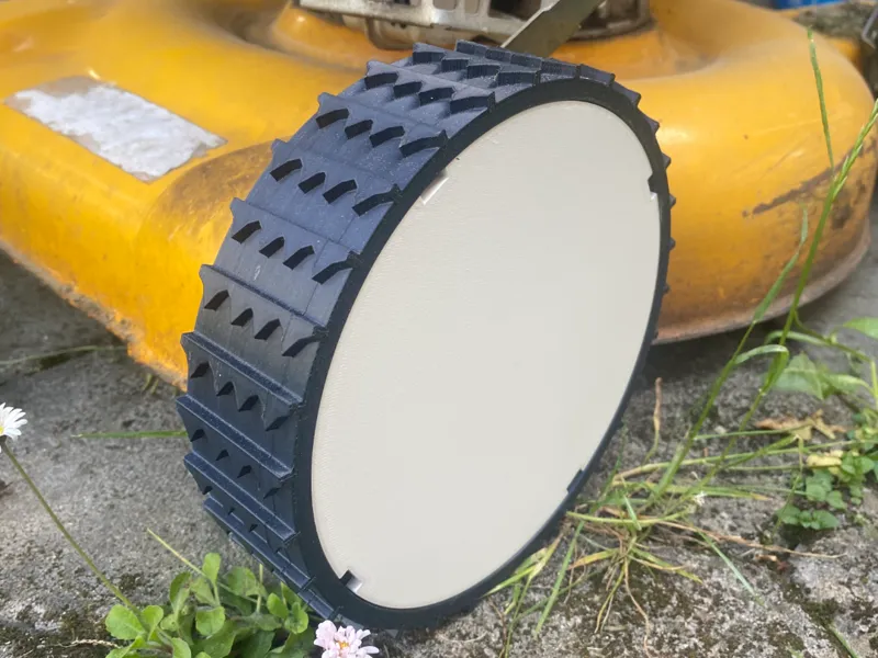 Lawnmower wheel
