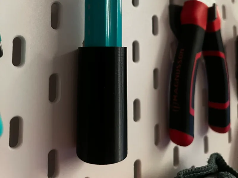 Stable Ikea Skadis holder for deburring tool