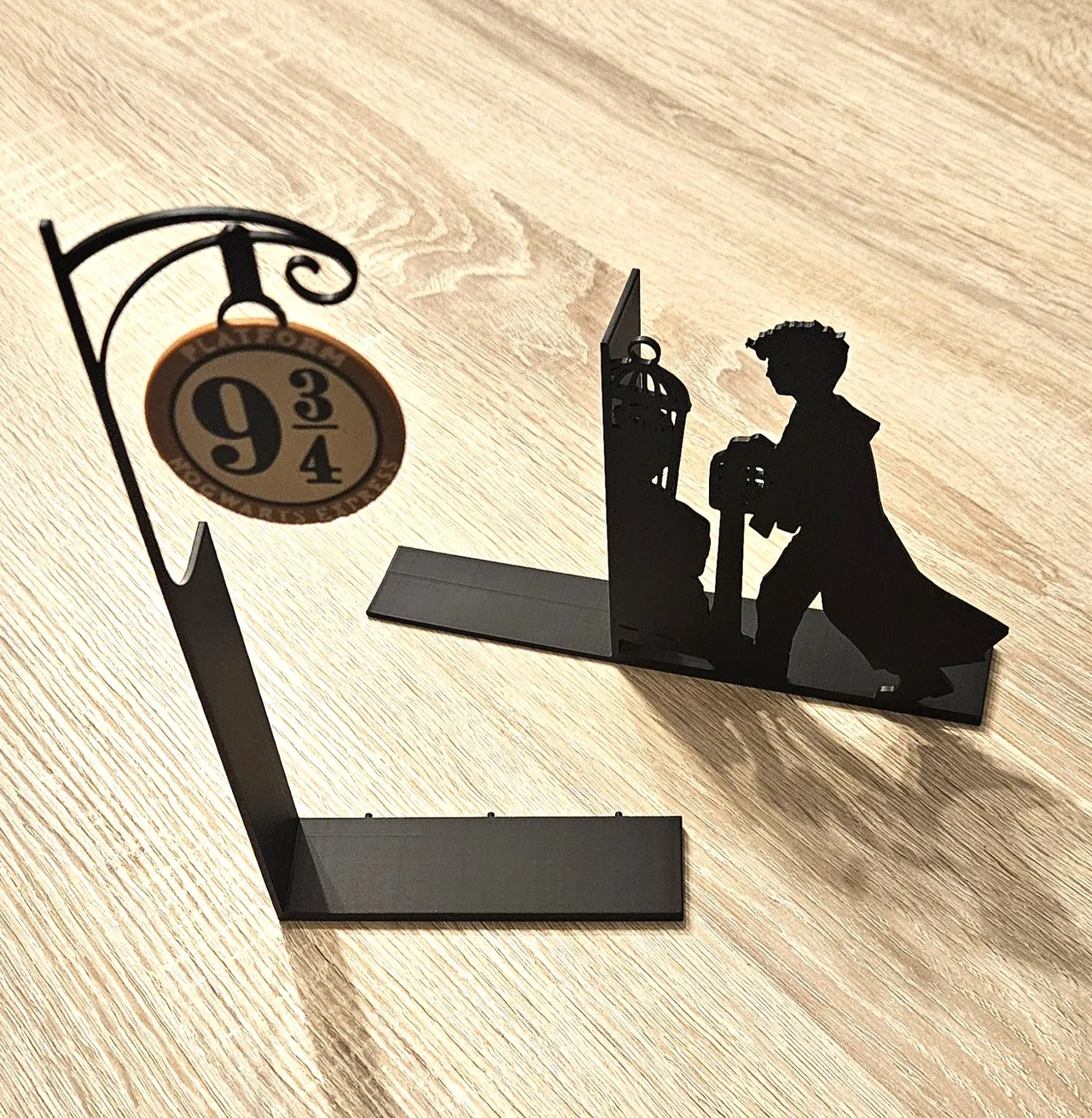 Bookend inspired Harry Potter Platform 9 3/4 NOCOM view 3
