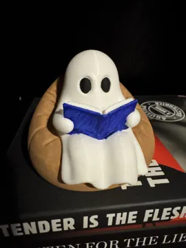 Adorno temático: ghost in a bean bag chair reading — vista de referencia 2