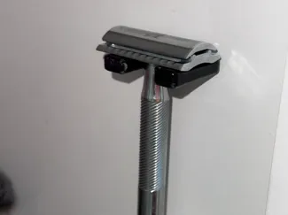 Razor holder