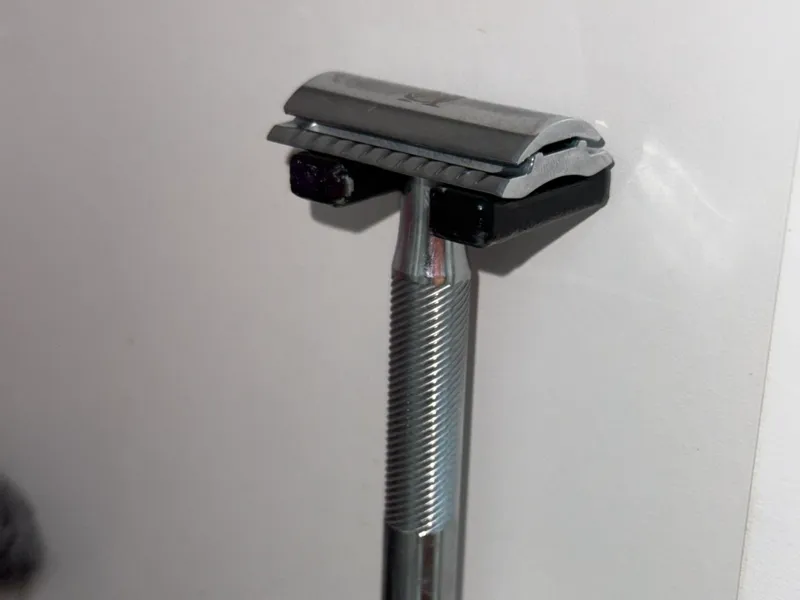 Razor holder