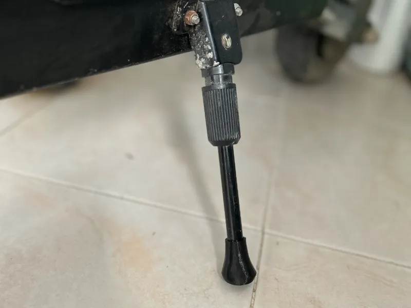 Scooter foot rest angwatt