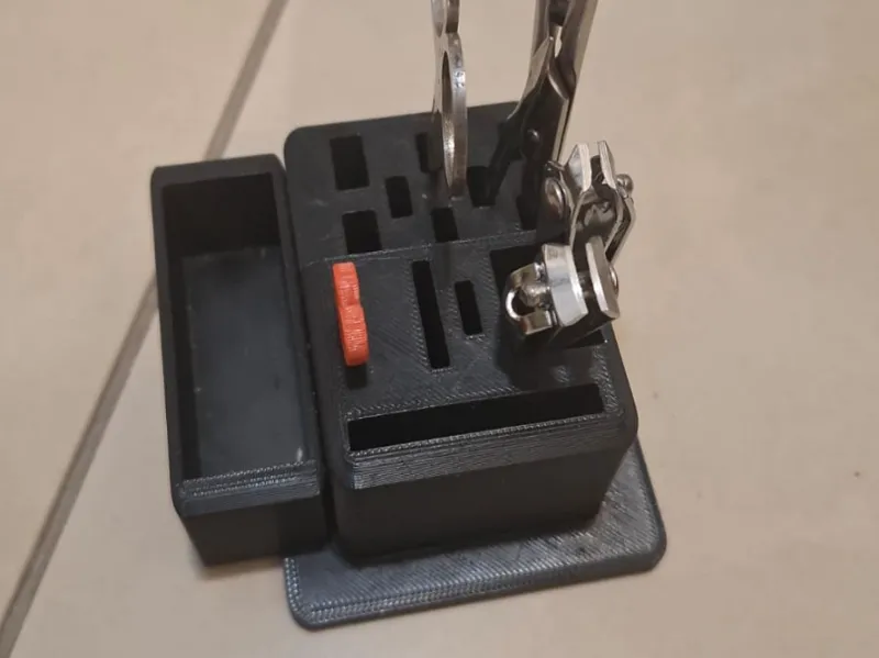 Nail tools organizer