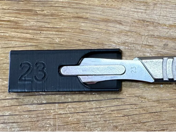 Blade guard for Swann-Morton 4 scalpel knife
