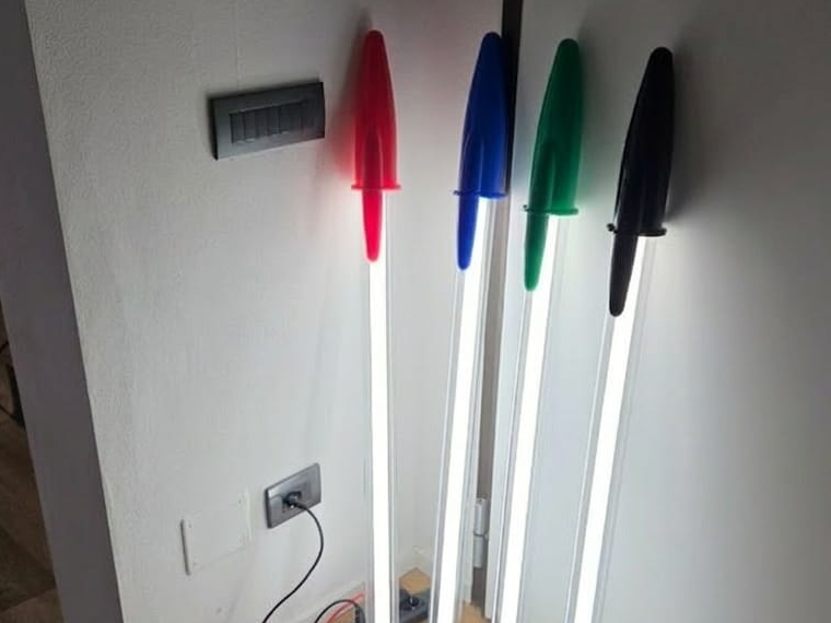 Ballpoint Pen Lamp - Bic cristal