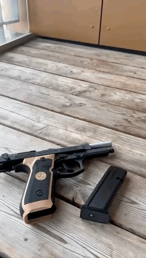 Resident Evil – Beretta 92F Samurai Edge view 2