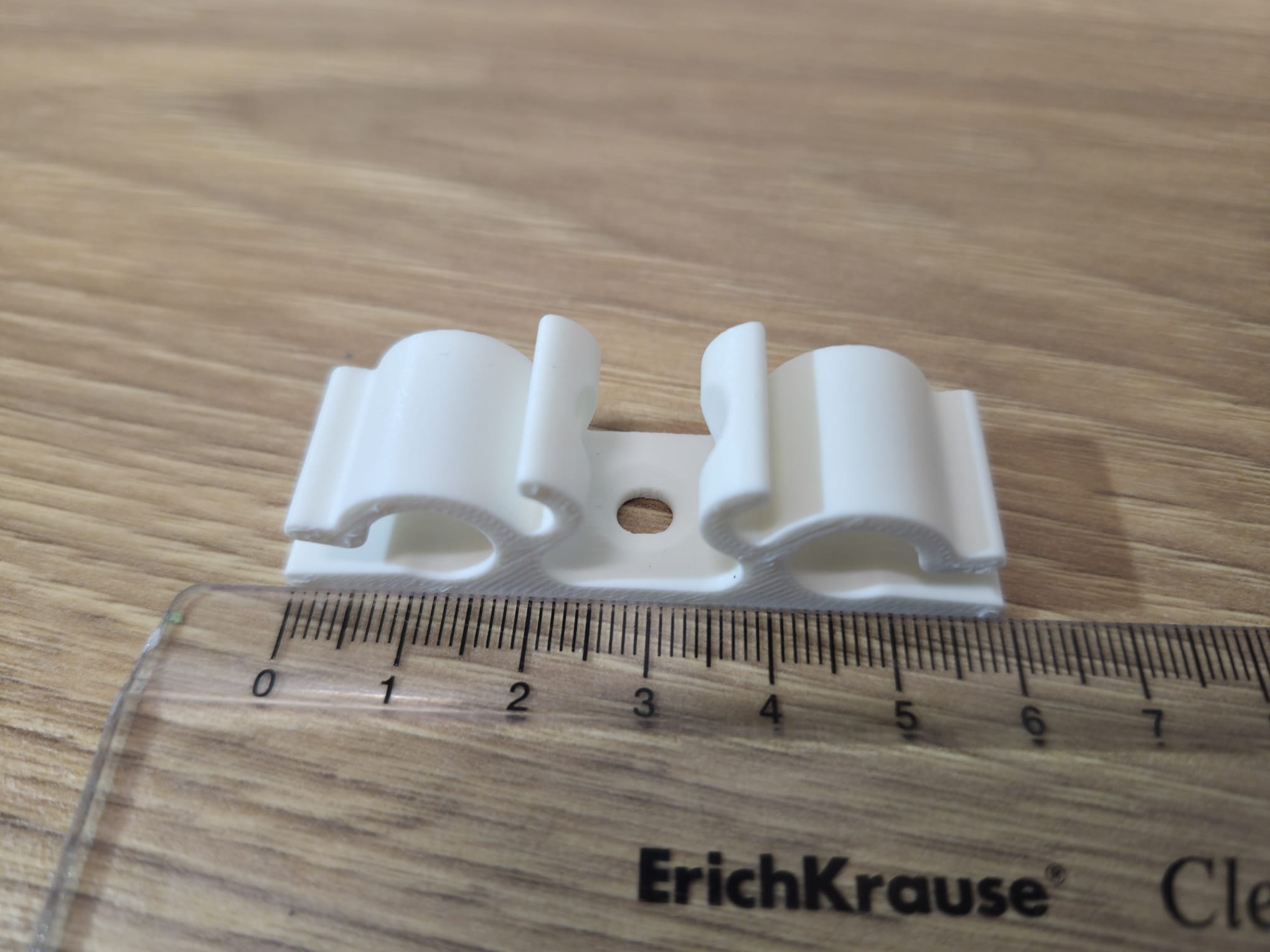 Miniatura 1 do modelo 3D Strong triple cable clips