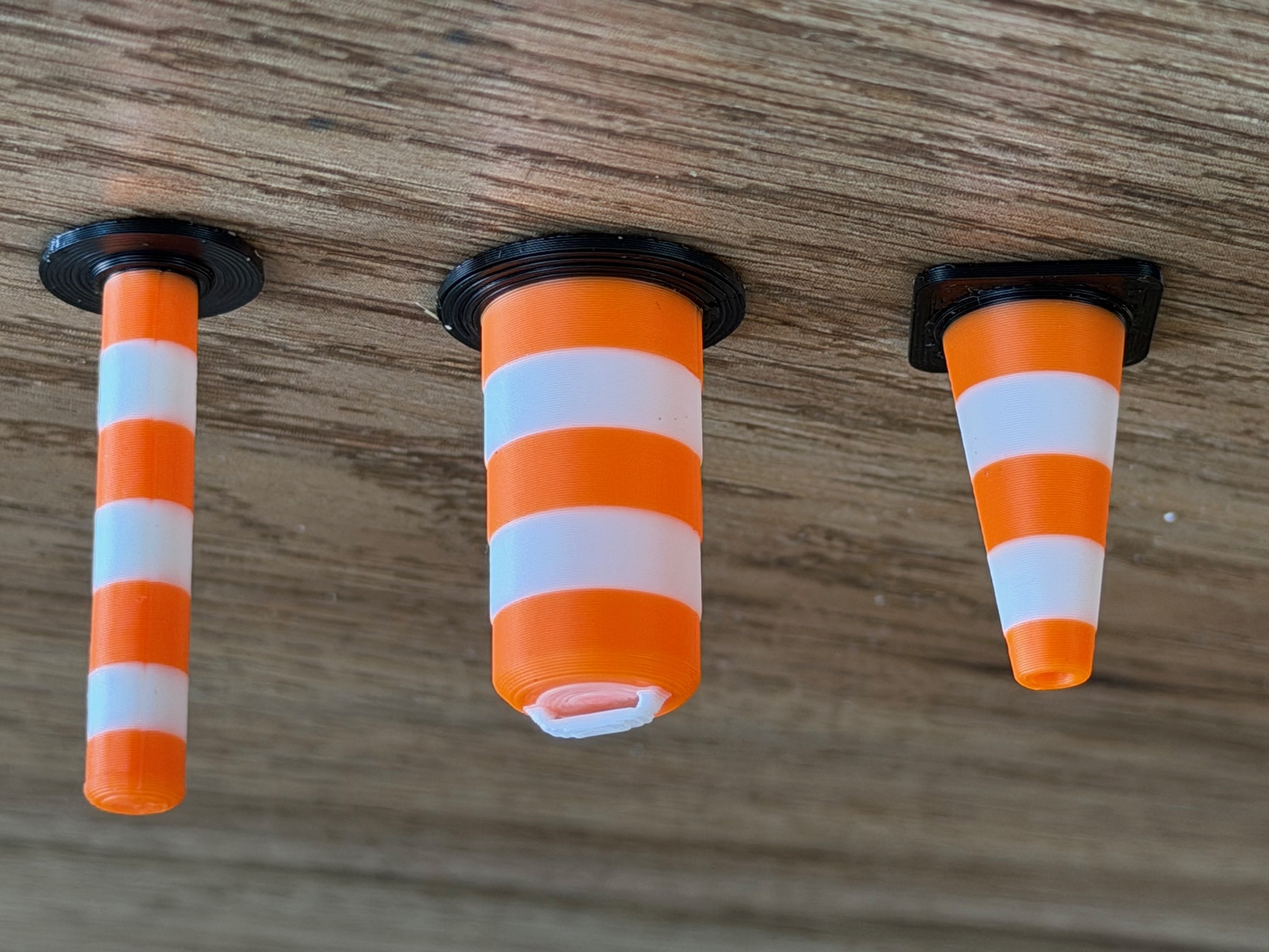 Miniatura 8 do modelo 3D Tiny Traffic Cones Set
