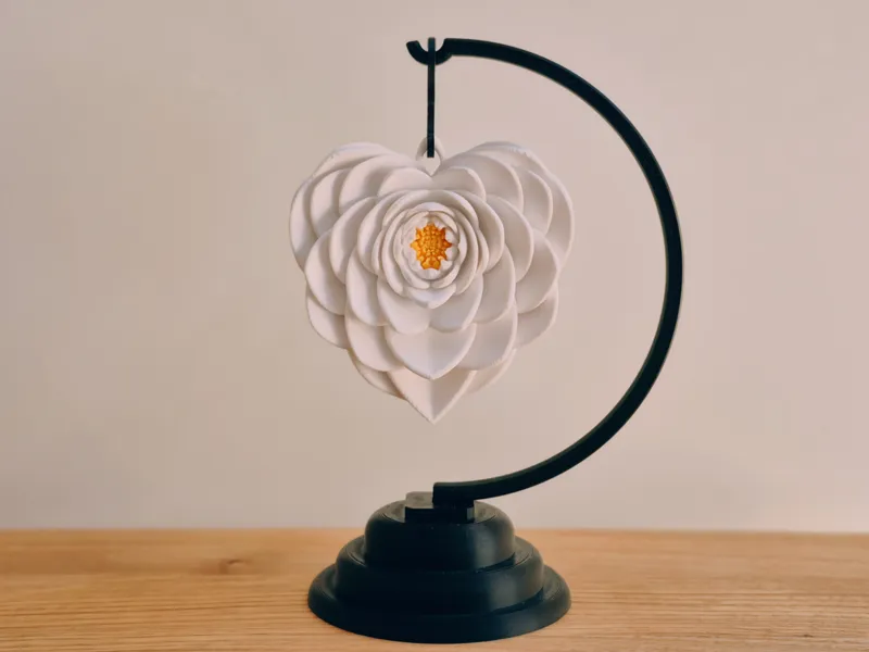 Seerose in Herzform mit Ständer