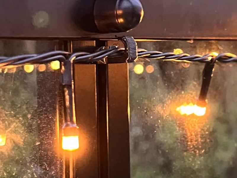 Greenhouse hook for lightchain