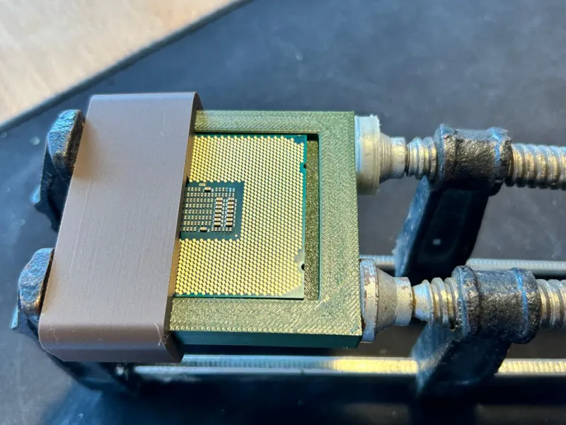 Intel i9-7900X CPU Delid Tool 