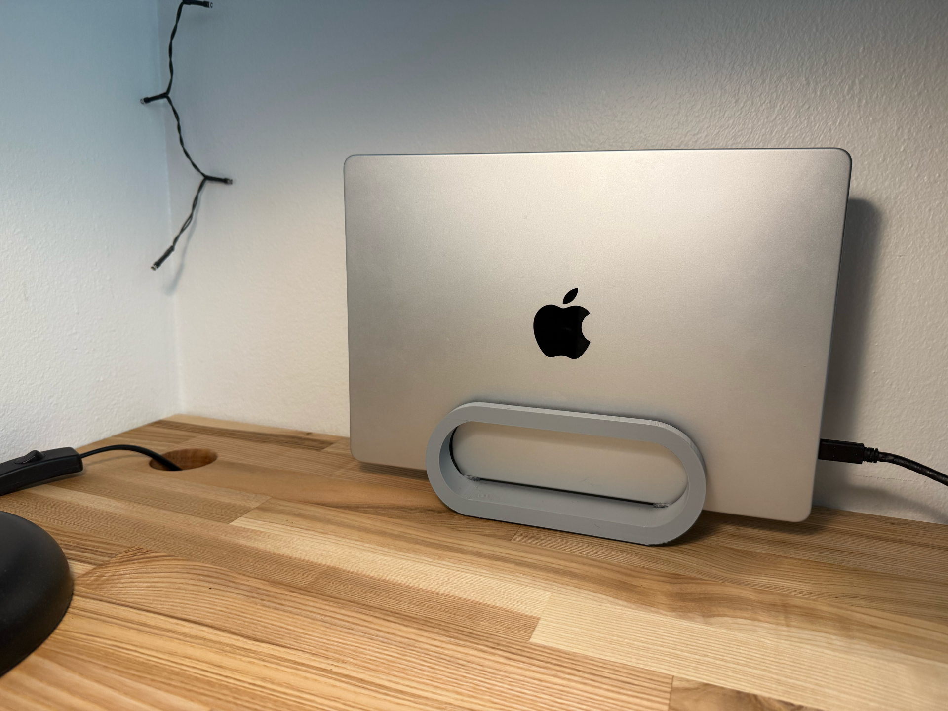 (Parametric) Sleek Vertical Laptop Stand - 1