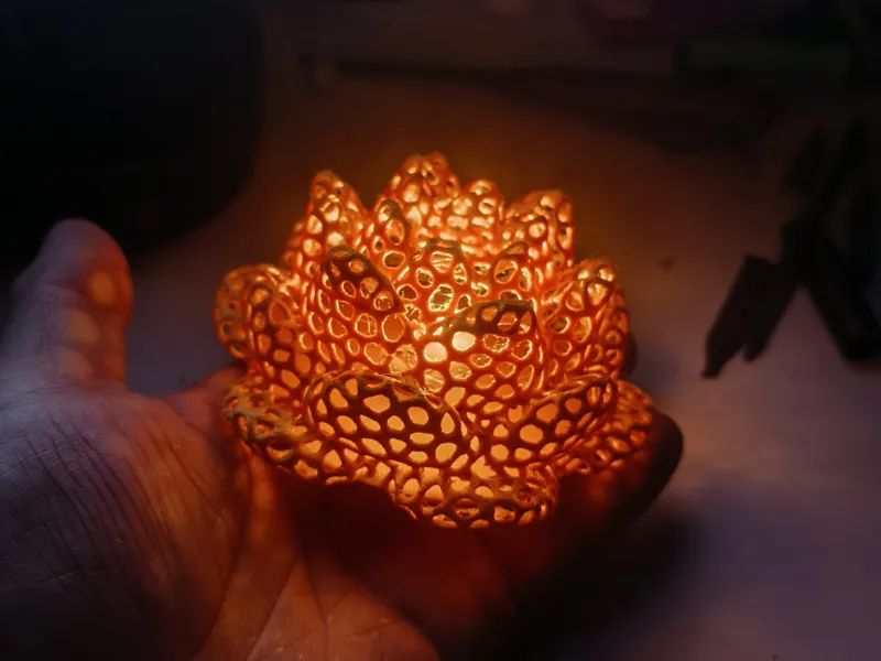 镂空莲花灯