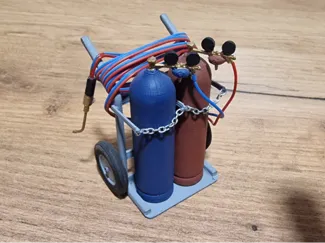 Schweißwagen 1:14 mit Gasflaschen und Brenner