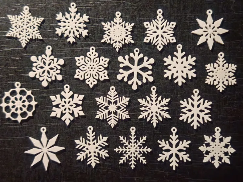 Snowflakes 20 pieces with a hole