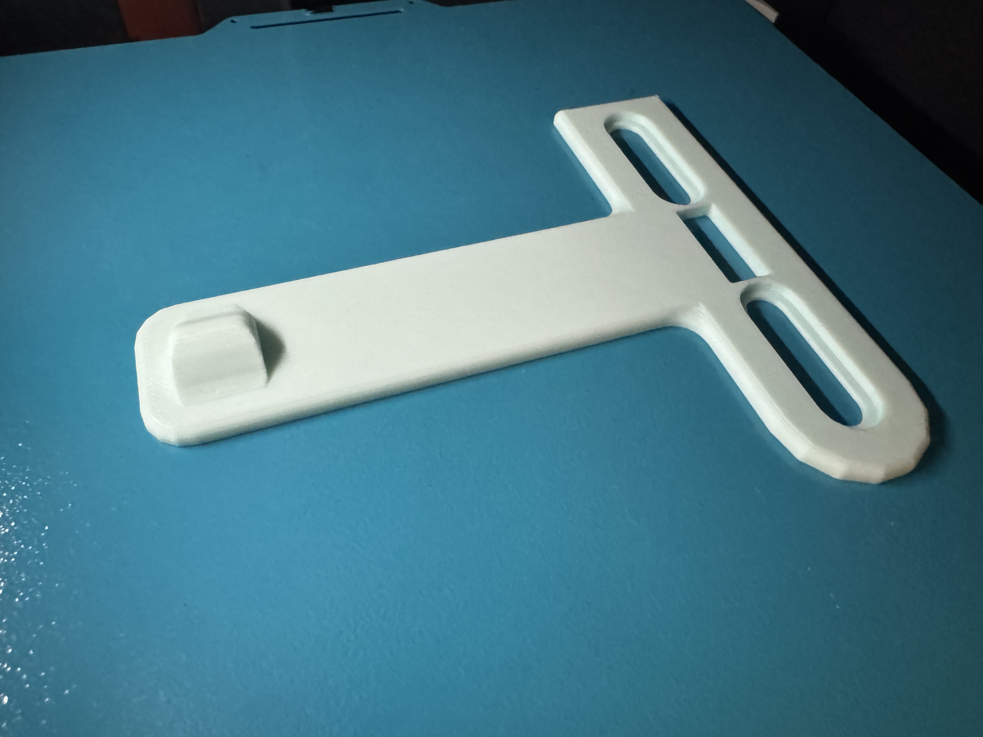 Miniatura 1 do modelo 3D Left-hand light switch extender / offset