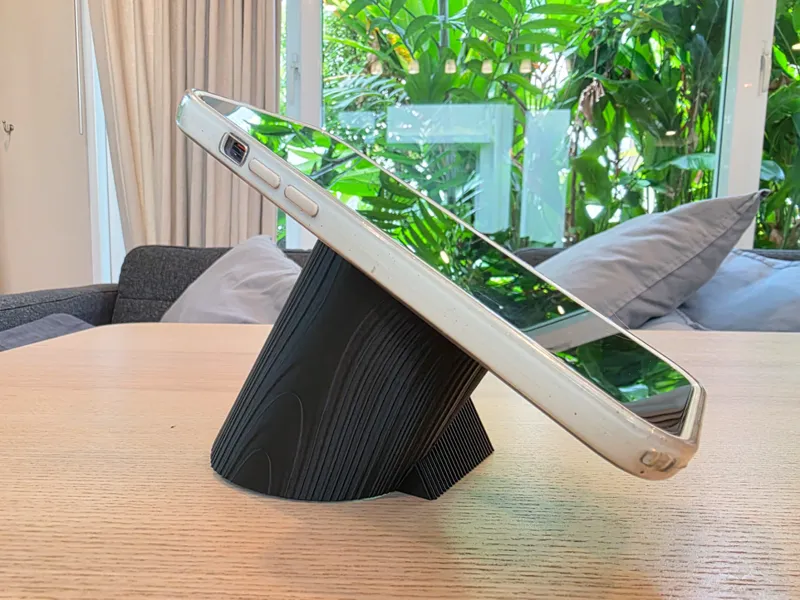 Stylish Design Magsafe Holder.