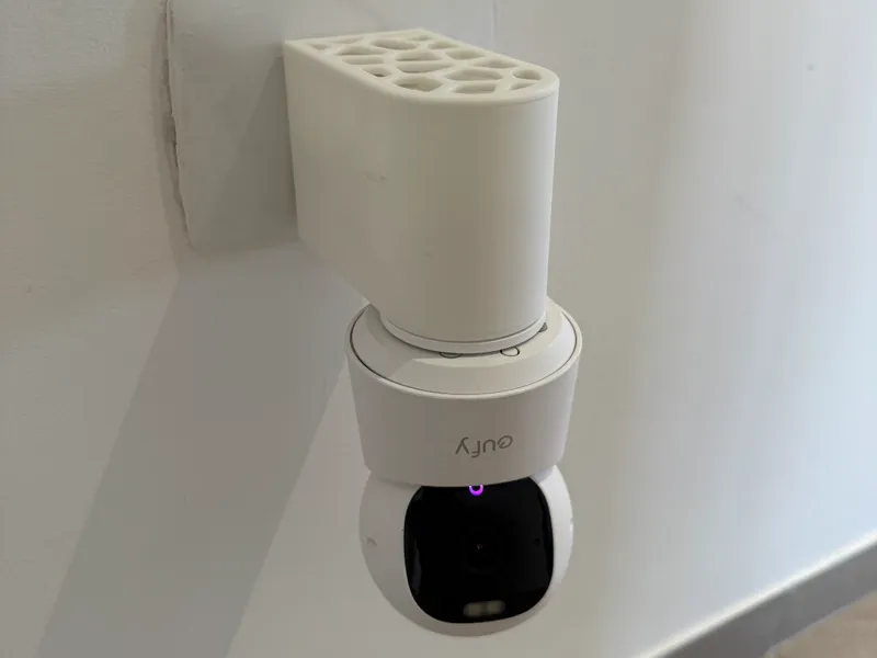 EUFY E30 POWER OUTLET MOUNT WALL