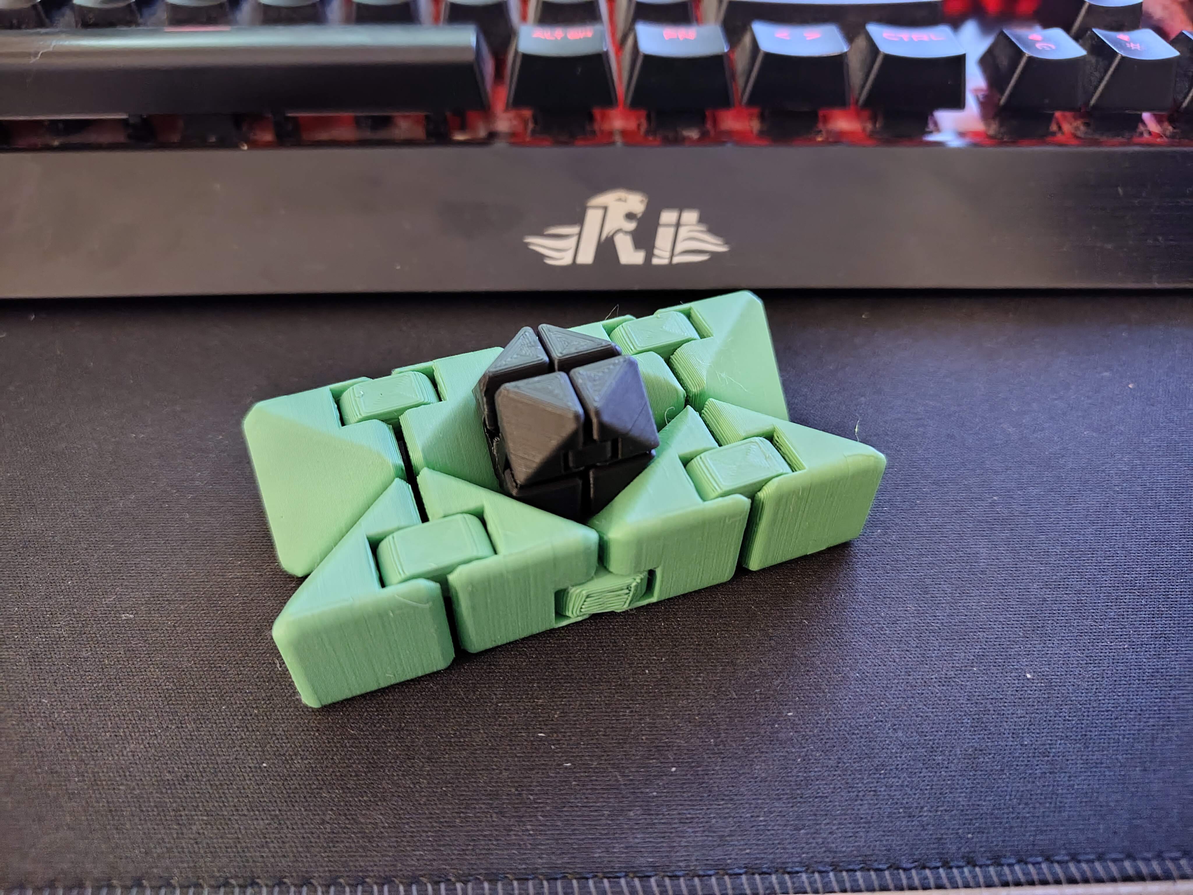 Miniatura 2 do modelo 3D Infinity triangle cube fidget toy