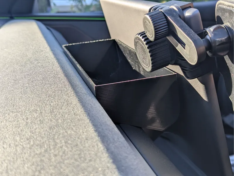Model 3 Y Highland Juniper Behind Screen Storage