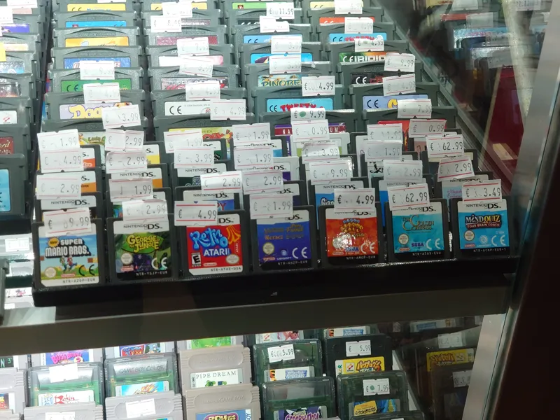 Nintendo DS Cartridge Display