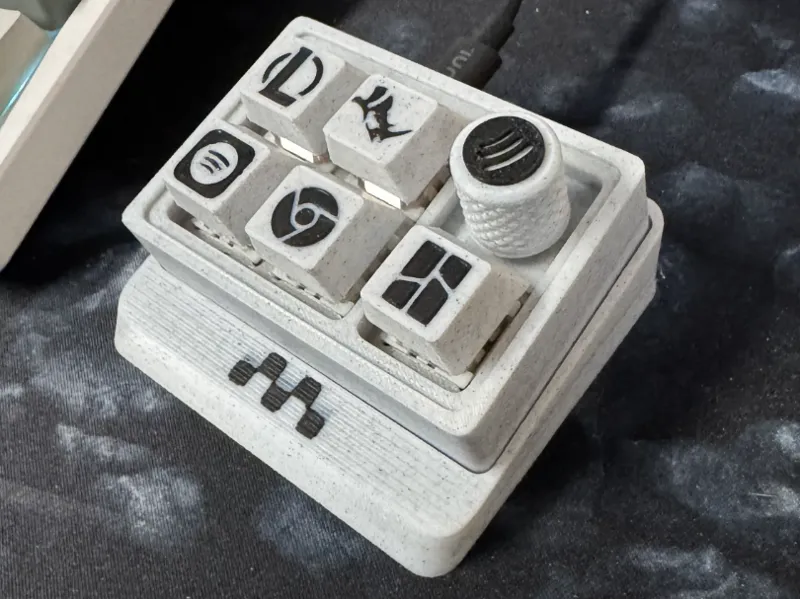 Supporto inclinato per macro keyboard Makcosmos