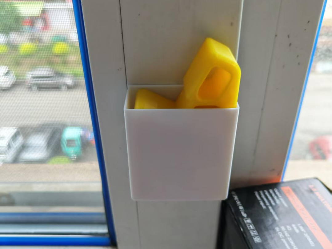 Miniatura 1 do modelo 3D 窗户开窗防关支架存放盒