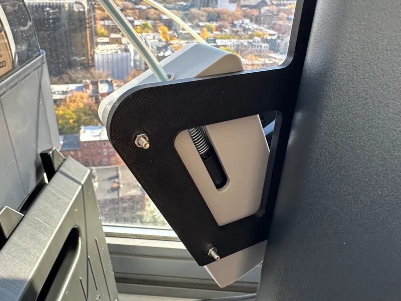 AMS hub left side mount