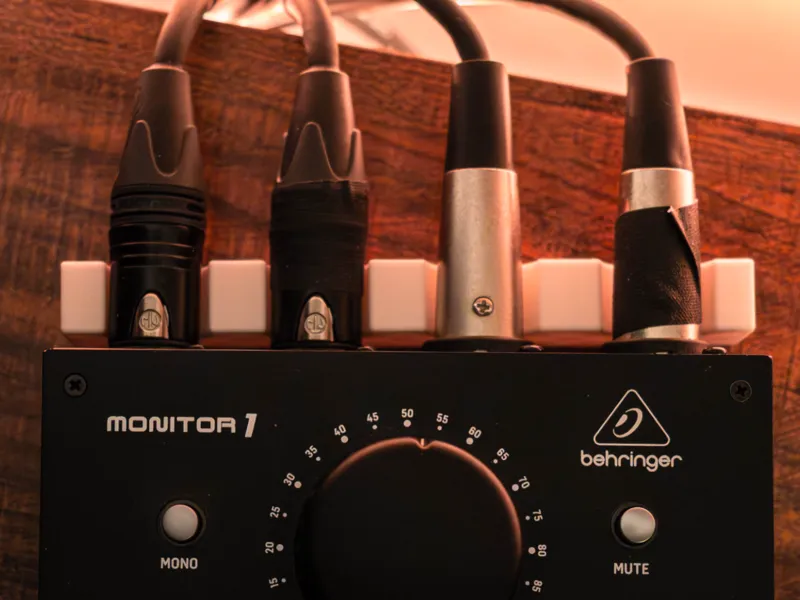 XLR Buddy - Cable Holder for Behringer MONITOR1