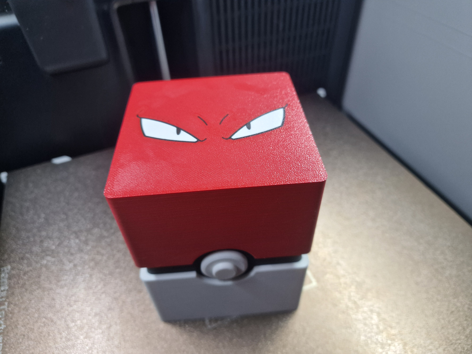 Pokemon Deck Box V2 Voltorb