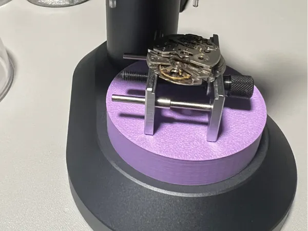Socle de mouvement pour outil d'horlogerie