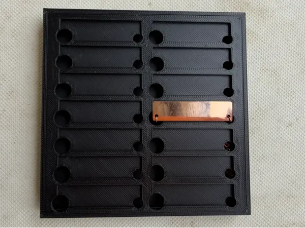 Gabarit de gravure pour barrettes de collier