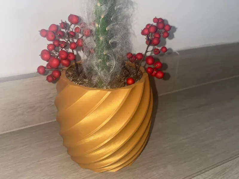 Small twist vase