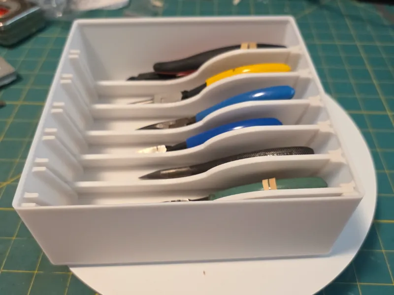 Gridfinity 4x4x9 Pliers and Cutters Bin