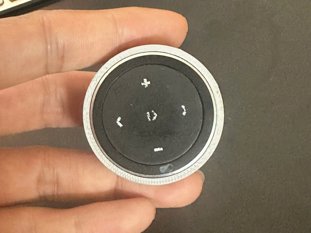 Bluetooth media controller case with 1/4 screw