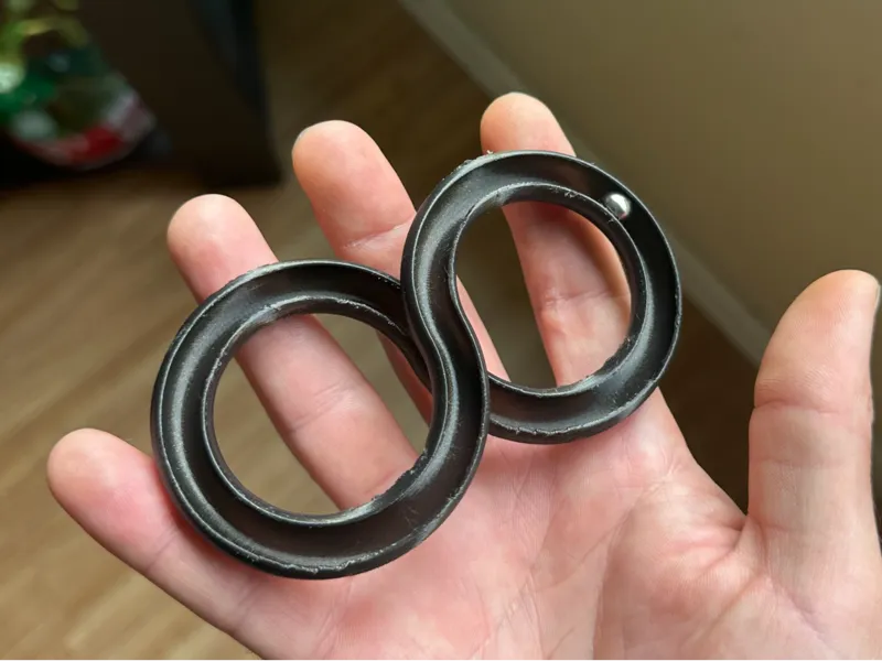 Infinity loop ball