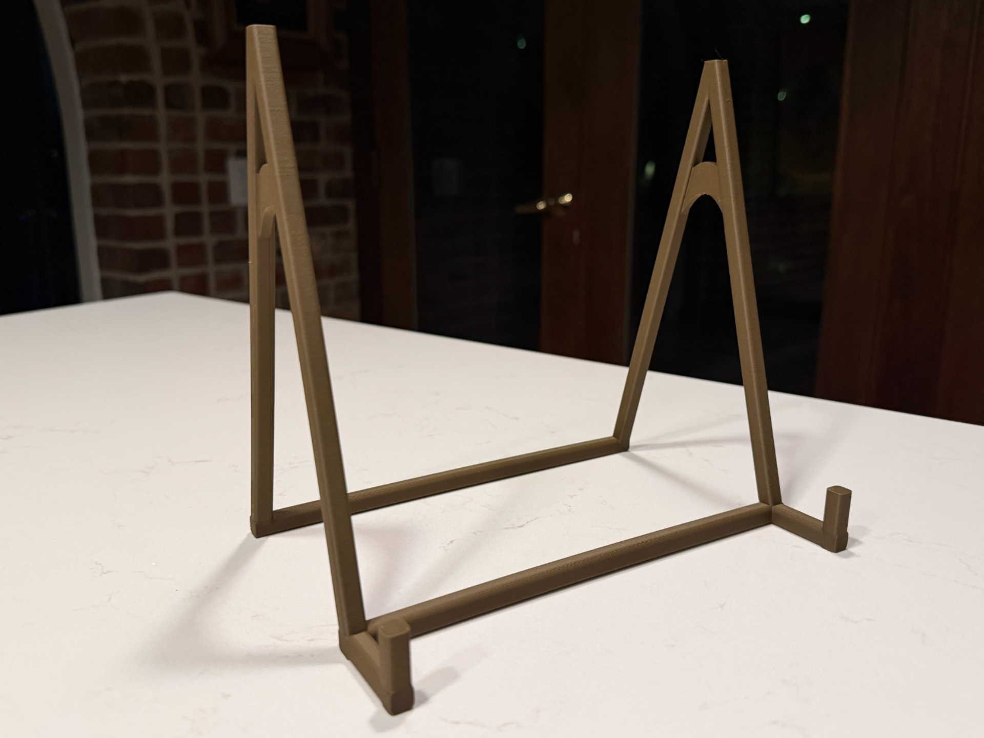 Wide Base Photo and Frame Easel Stand 