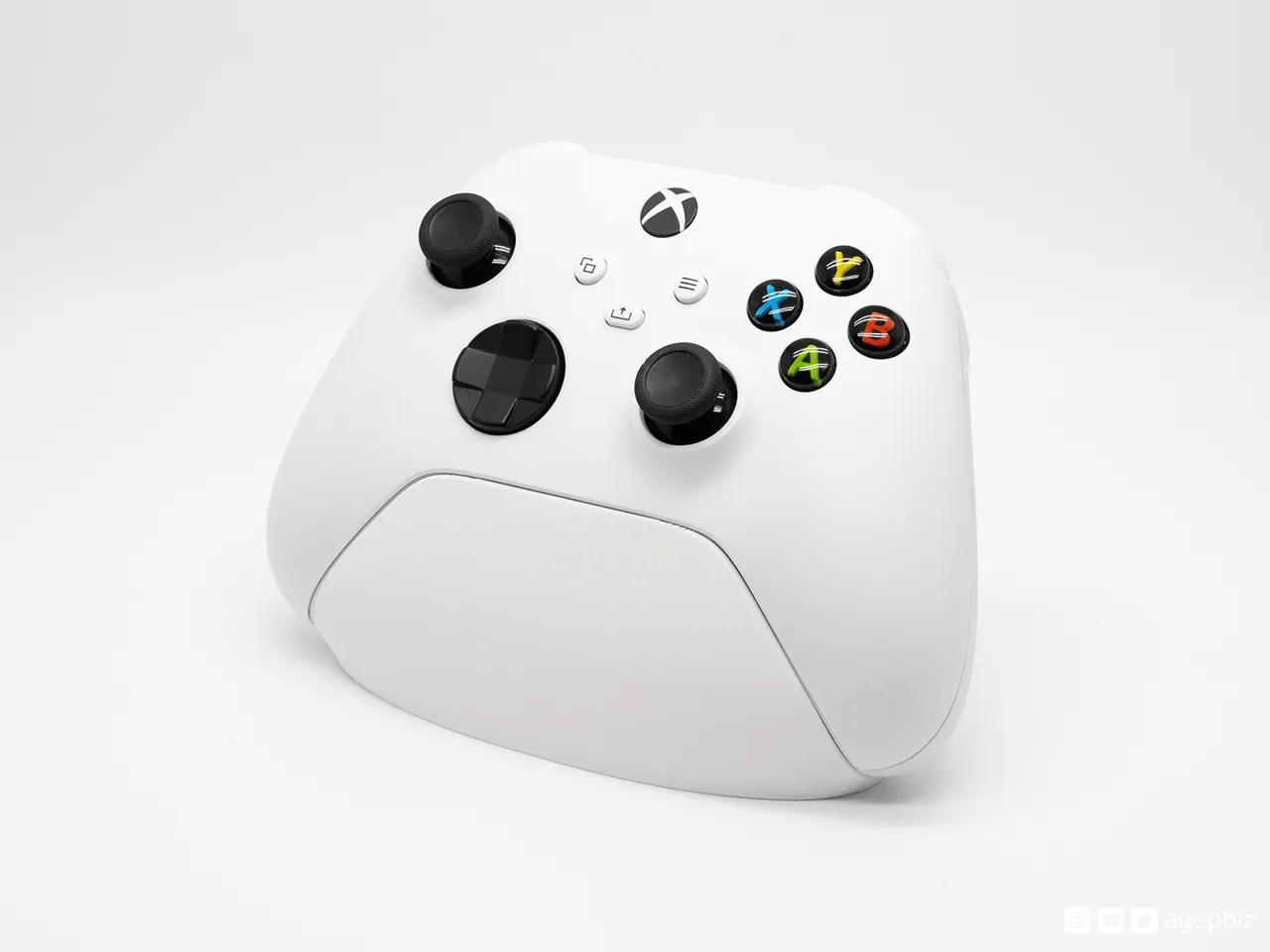 Minimalistic Xbox Controller Stand view 3