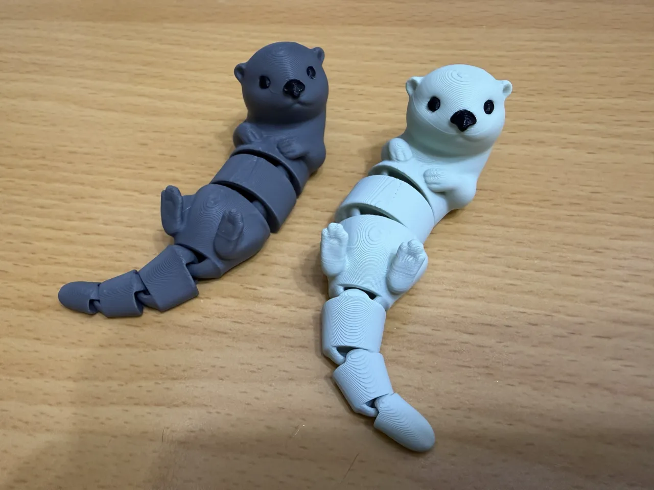 Articulated Otter - Toy / Keychain view 2