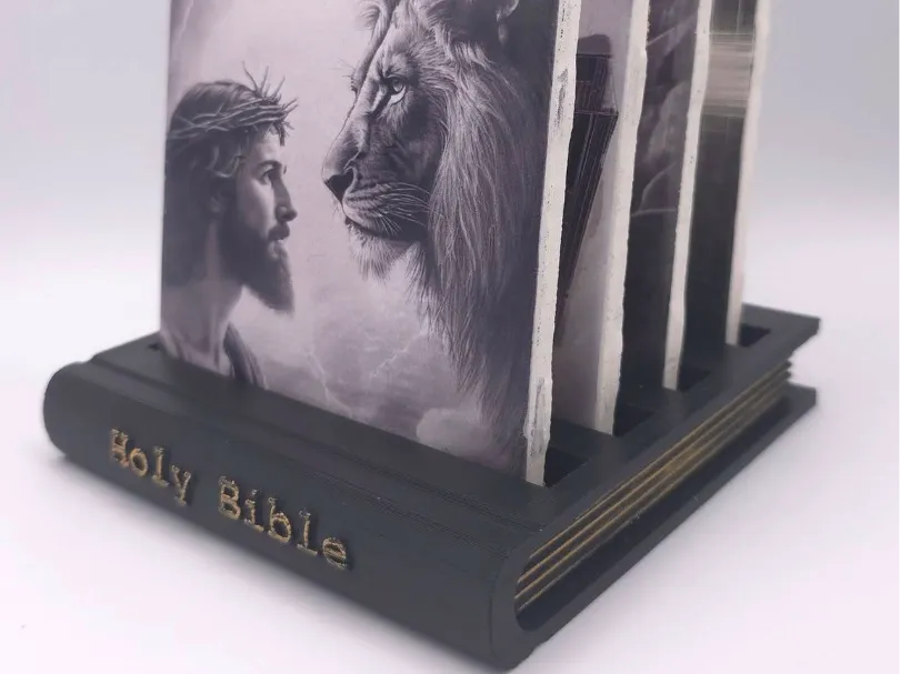 Porte-sous-verres en forme de Bible
