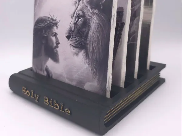 Porte-sous-verres en forme de Bible