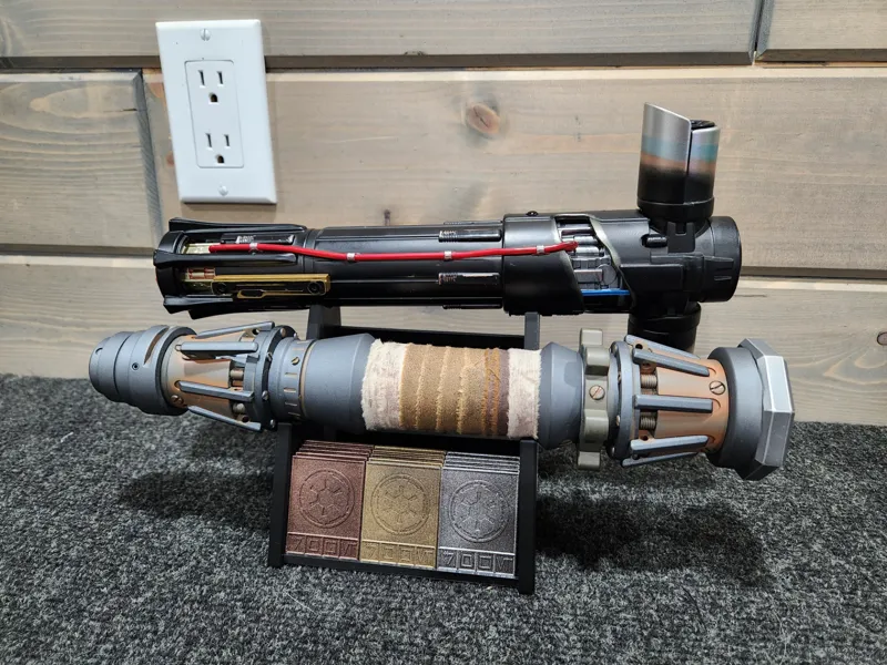 Dual Light Saber Stand w/ Imperial Credits