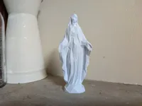 Figurine de la Vierge Marie (low poly) — photo 1