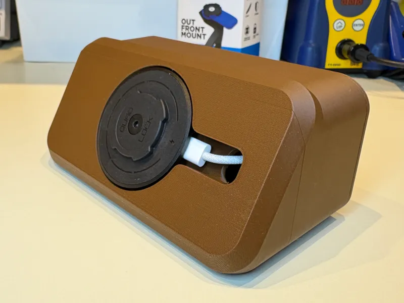 QuadLock MAG Safe Charger Dock