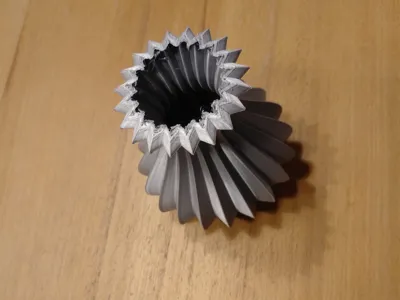 Vase with curvature