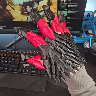 Articulated Dragon Gauntlet – Wearable Hand